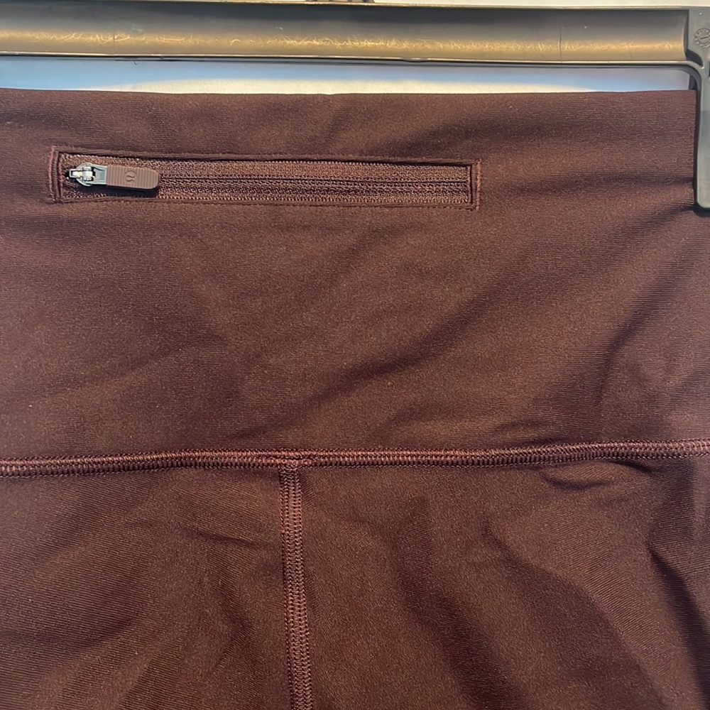 Excellent Condition Lululemon Dark Red Wine In Focus Tight Run Leggings Size 4 - Picture 7 of 12